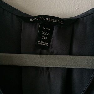 Banana Republic Tops - ⚡️2/$20⚡️BR Satin top EUC Banana Republic Tops - ⚡️2/$20⚡️BR Satin top EUC
